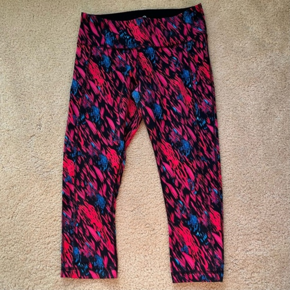 ✨Soma Sport Women’s Black Red Blue Legging Crop Pants - Size S - EUC - Stretch